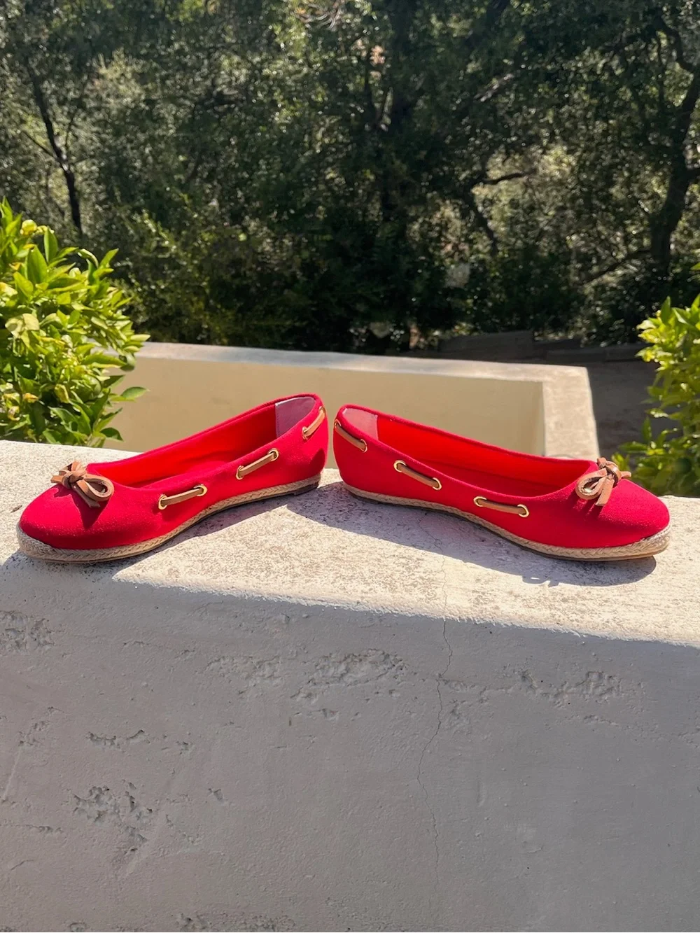 NWOT Talbots flat canvas skimmers with leather lacing - Size 7 1/2